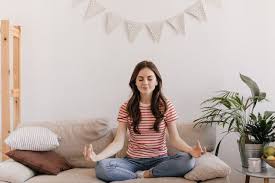 Mindful Living 2025 Gaya Hidup Sadar Diri di Tengah Dunia yang Serba Cepat